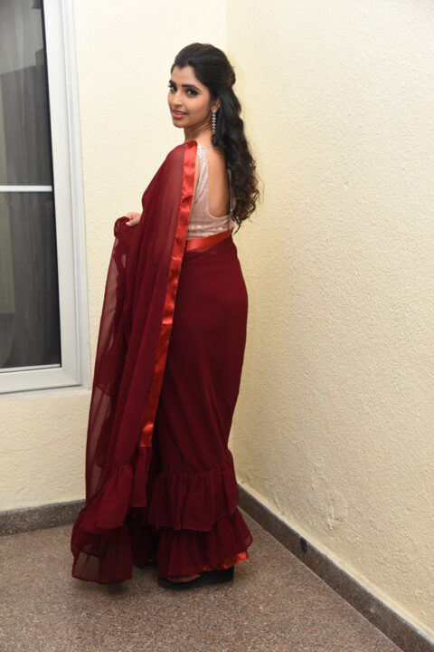 Anchor Syamala in saree stills at Thellavarithe Guruvaram Pre Release