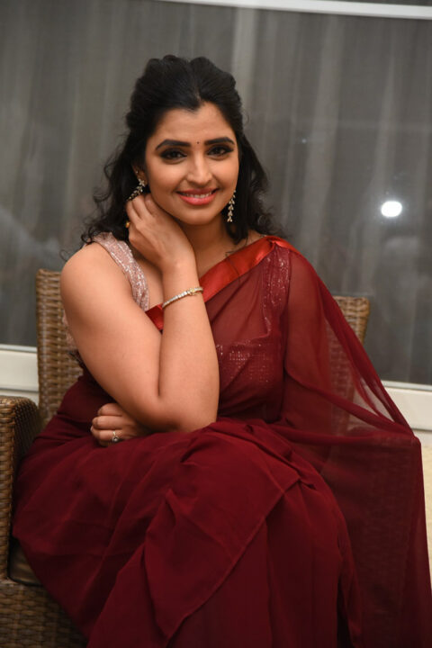 Anchor Syamala in saree stills at Thellavarithe Guruvaram Pre Release