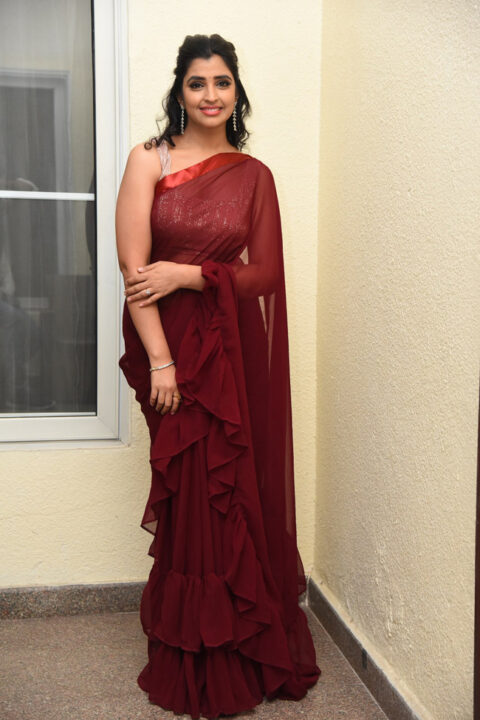 Anchor Syamala in saree stills at Thellavarithe Guruvaram Pre Release