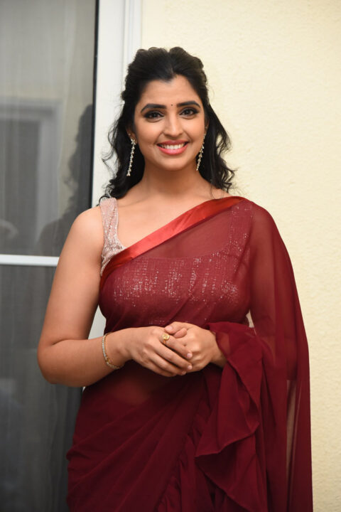 Anchor Syamala in saree stills at Thellavarithe Guruvaram Pre Release