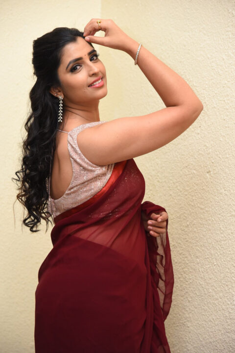 Anchor Syamala in saree stills at Thellavarithe Guruvaram Pre Release