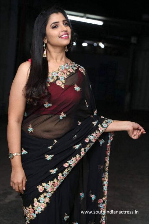 Anchor Syamala hot navel stills in black saree