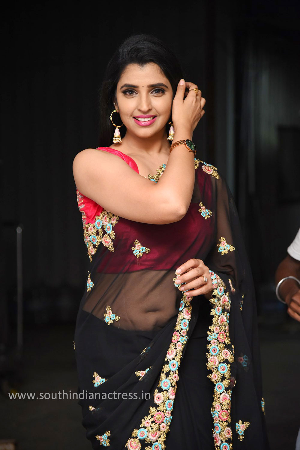 Anchor Syamala Hot Navel Stills In Black Saree South Indian Actress