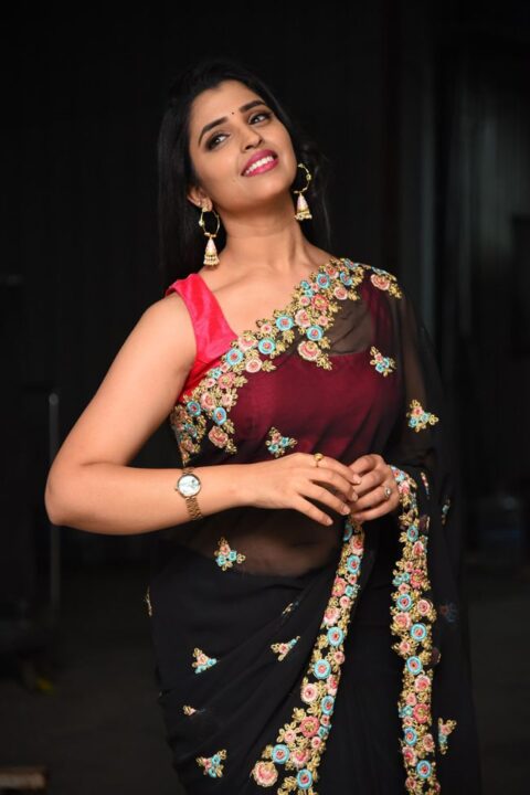 Anchor Syamala hot stills in black saree