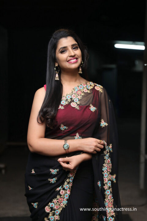 Anchor Syamala hot navel stills in black saree