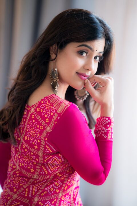 Amritha Aiyer looks gorgeous in pink outfit