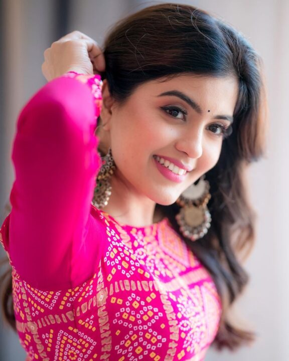 Amritha Aiyer looks gorgeous in pink outfit