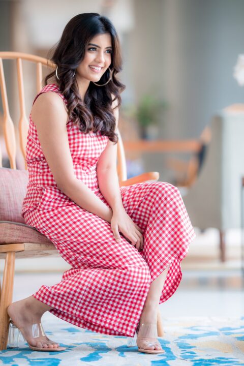 Amritha Aiyer looks gorgeous in pink outfit