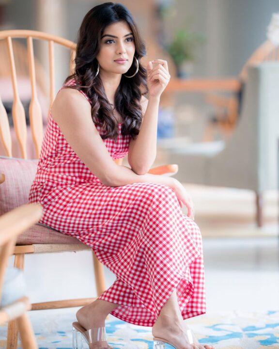 Amritha Aiyer looks gorgeous in pink outfit