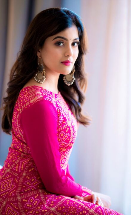 Amritha Aiyer looks gorgeous in pink outfit