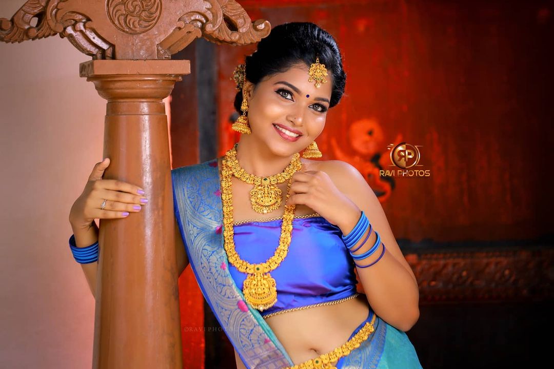 Madhunika Rajalakshmi in silk saree photoshoot