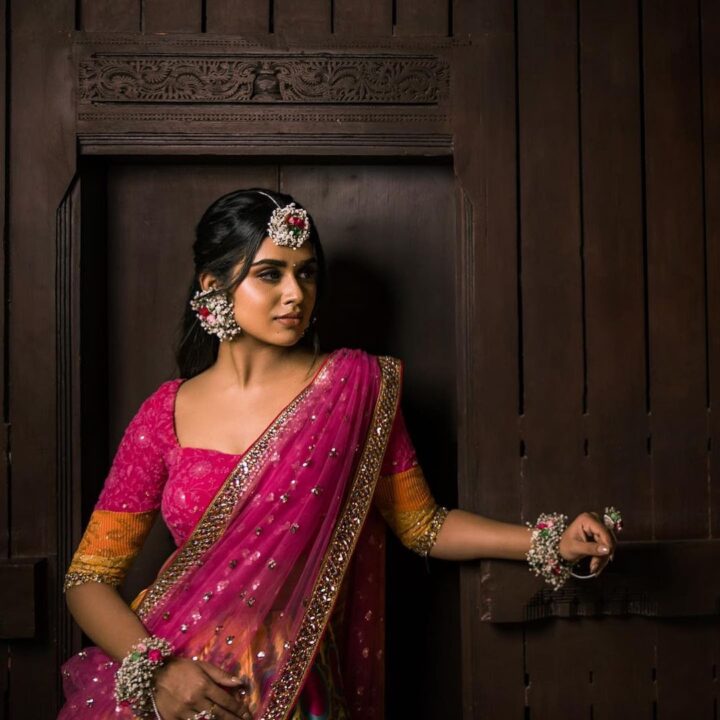 Meenakshi Govindharajan in pink Mehendi function lehenga