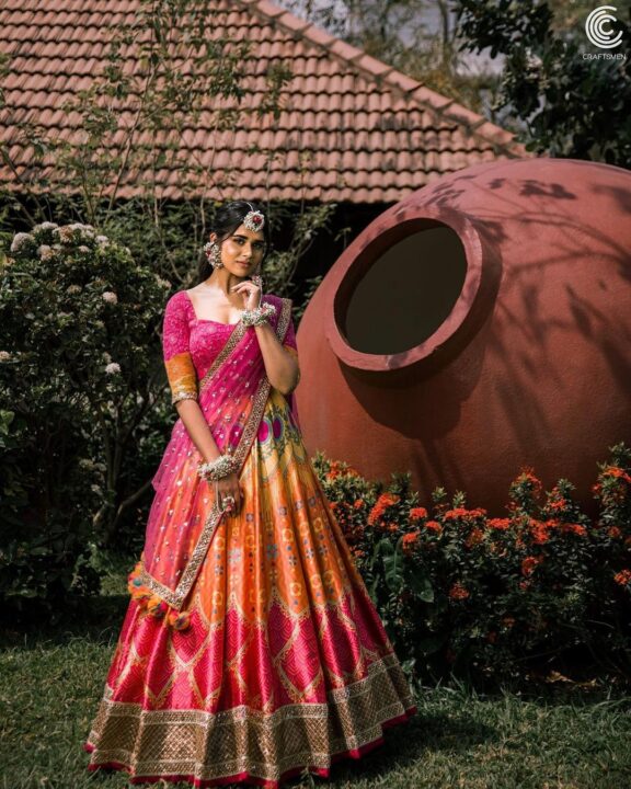 Meenakshi Govindharajan in pink Mehendi function lehenga