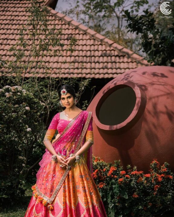 Meenakshi Govindharajan in pink Mehendi function lehenga