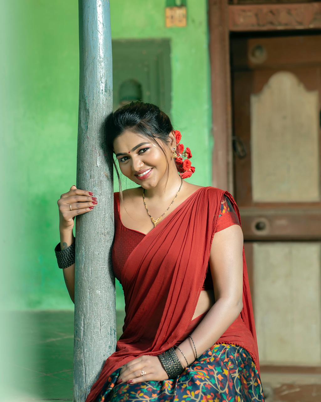 ActressHDWallpapers: Sonu Chandrapal Glamorous Half Saree Beautiful & Cute  Smiling Face Hot Photo Still | South Indian Actress