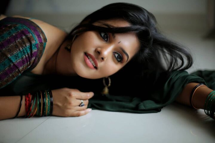 Swathistha Krishnan beautiful stills in saree