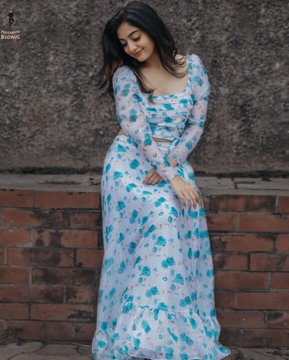 Athmika Sumithran beautiful photoshoot in pleated crop top