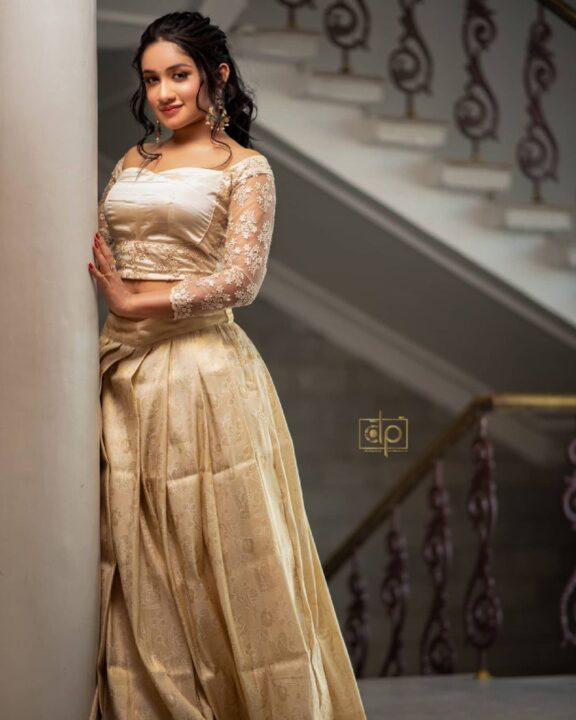 Raveena Daha beautiful pics in bridal lehenga