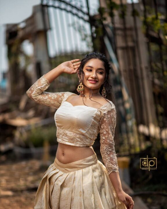 Raveena Daha navel pics in bridal lehenga