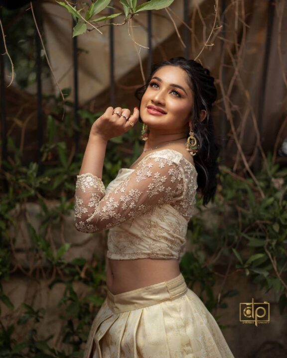 Raveena Daha beautiful pics in bridal lehenga