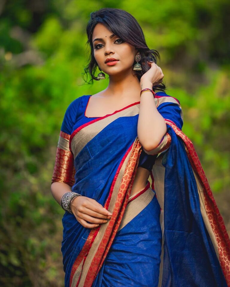 Sameena Anwar in silk saree photos - South Indian Actress