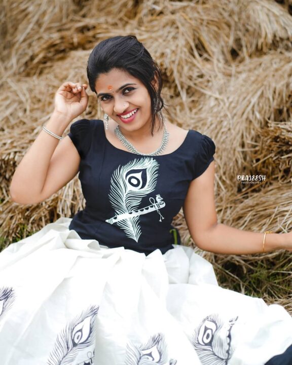 South Indian model Anjana Pallath stills in Kerala Pattupavada