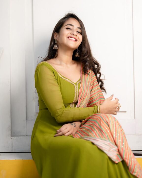 Deepthi Sunaina in green long frock photos