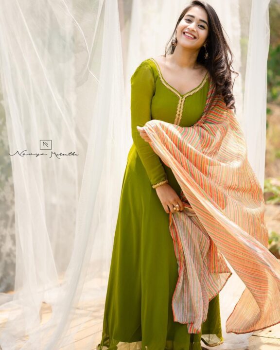 Deepthi Sunaina in green long frock photos