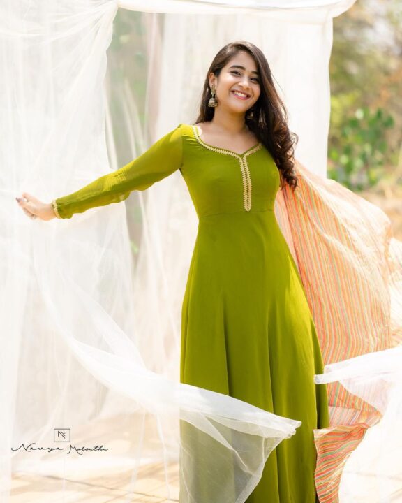 Deepthi Sunaina in green long frock photos