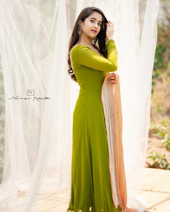 Deepthi Sunaina in green long frock photos