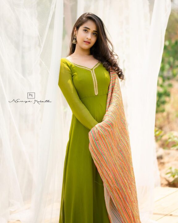 Deepthi Sunaina in green long frock photos