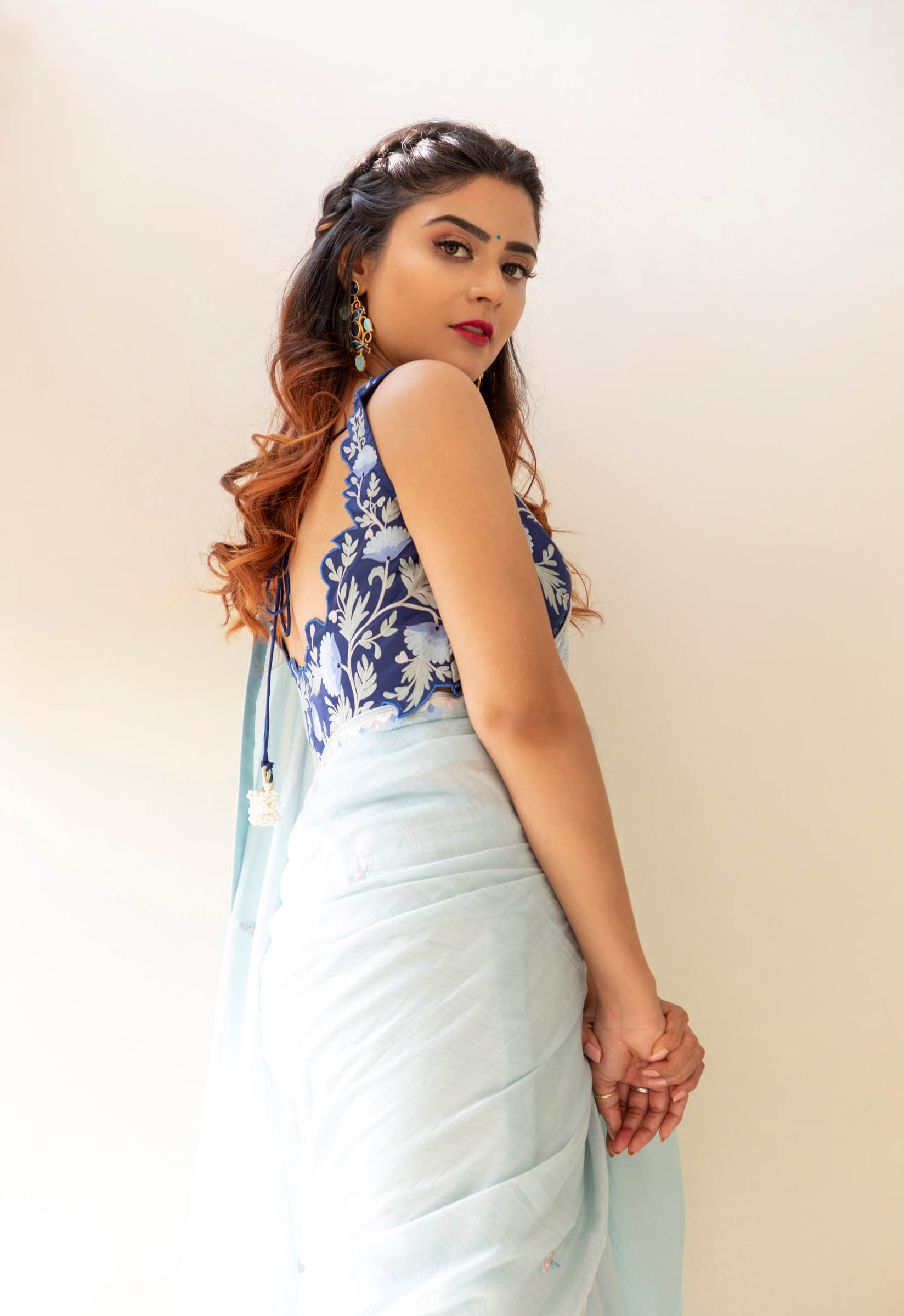 Priyanka Sharma on X: Today's photo shoot- loved it completely and had an  amazing experience!!! Hope it is good :) #saree #backless   / X