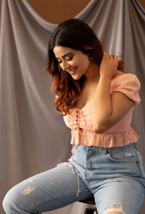 Priyanka Sharma latest HD stills in peach colour top