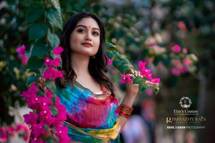 Sreelakshmi Sreekumar stills in multi colour Bandhani Dupatta