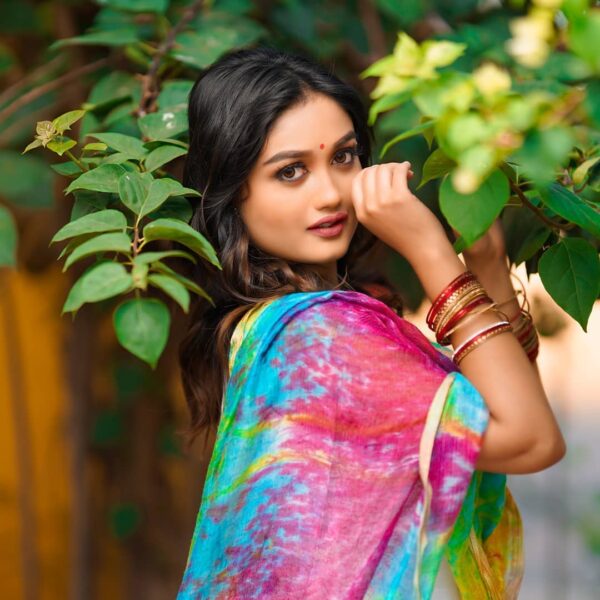 Sreelakshmi Sreekumar stills in multi colour Bandhani Dupatta