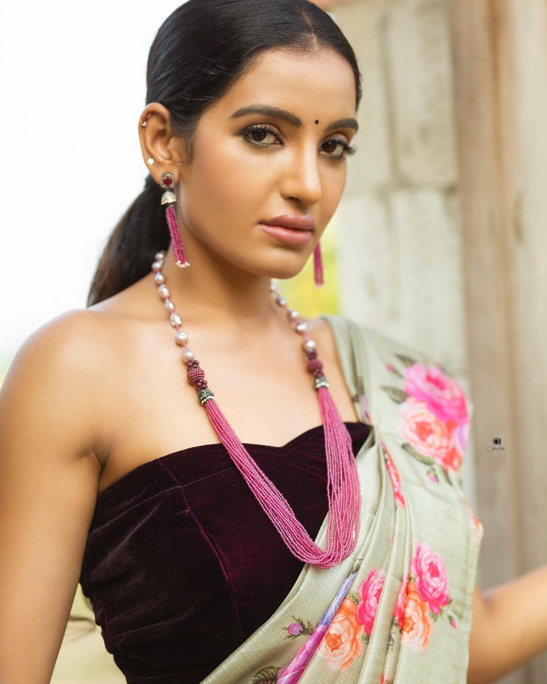 Sonia Naresh in floral saree photos - South Indian Actress
