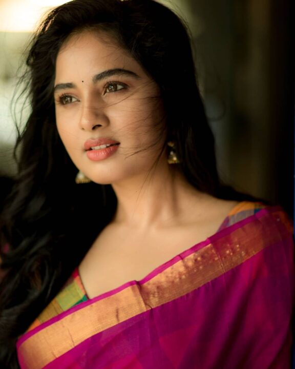 Srushti Dange in silk saree photos