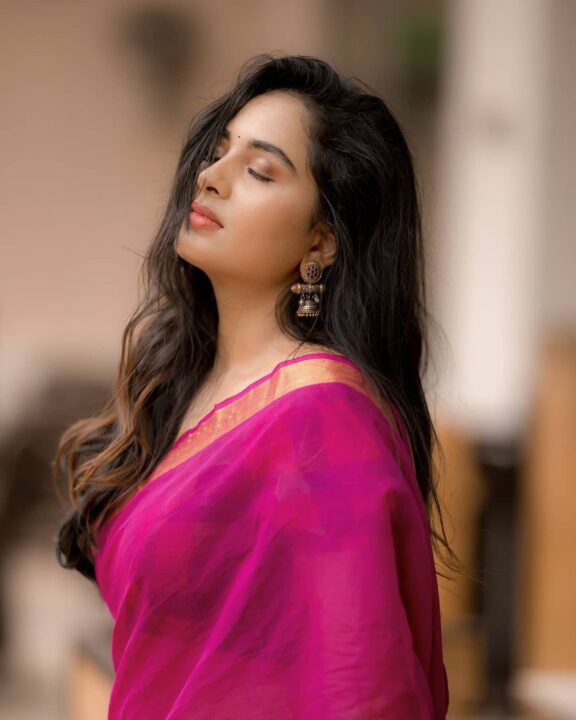 Srushti Dange in silk saree photos