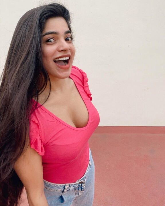 Hot Indian Girls Cleavage
