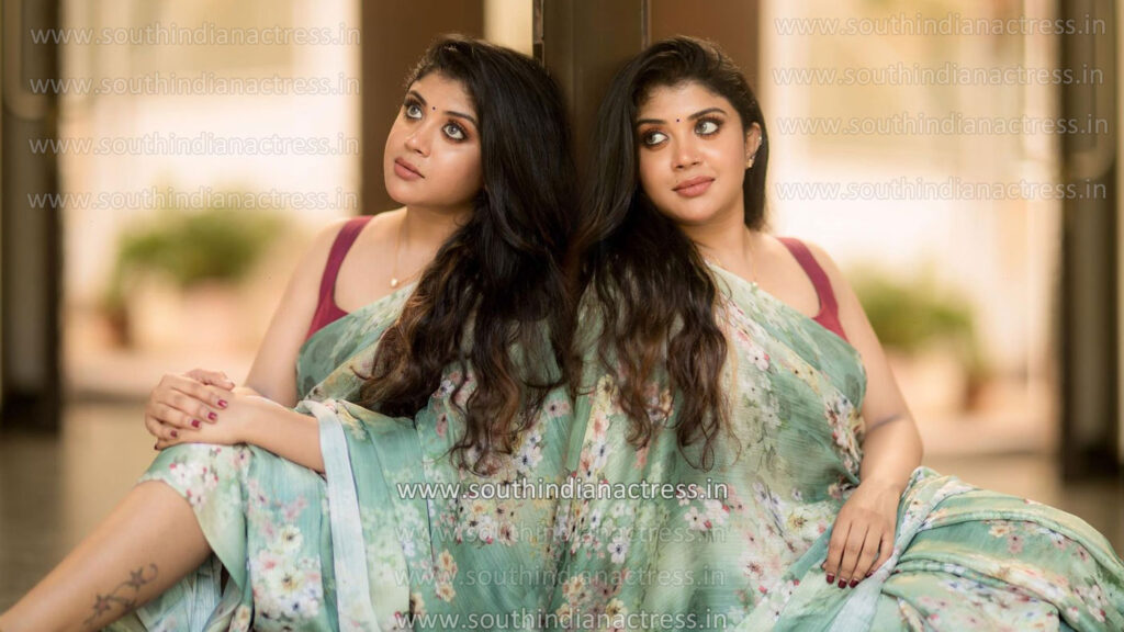 Gayathri Shan in saree stills