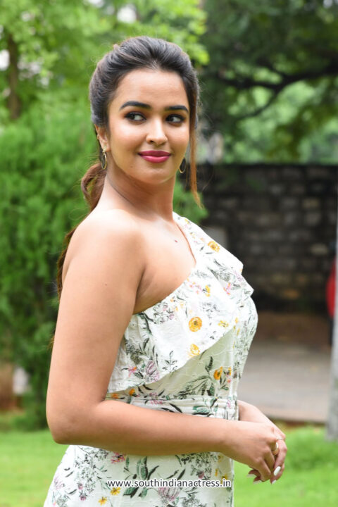 Pujita Ponnada stills at Aakasha Veedhullo Teaser Launch