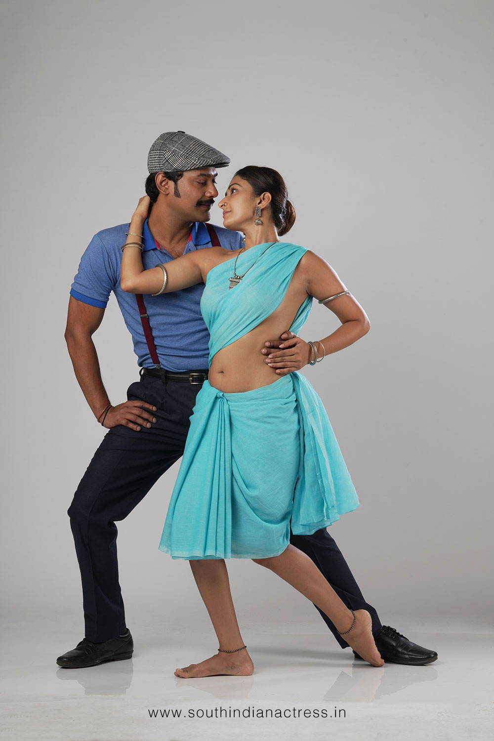 TV actress Farnaz Shetty hot stills in blouse-less saree from Telugu movie ...