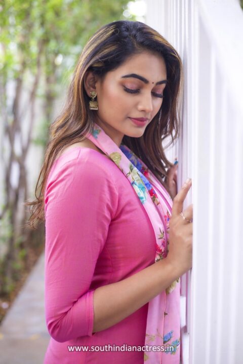 Spandana Palli in pink dress hd photos