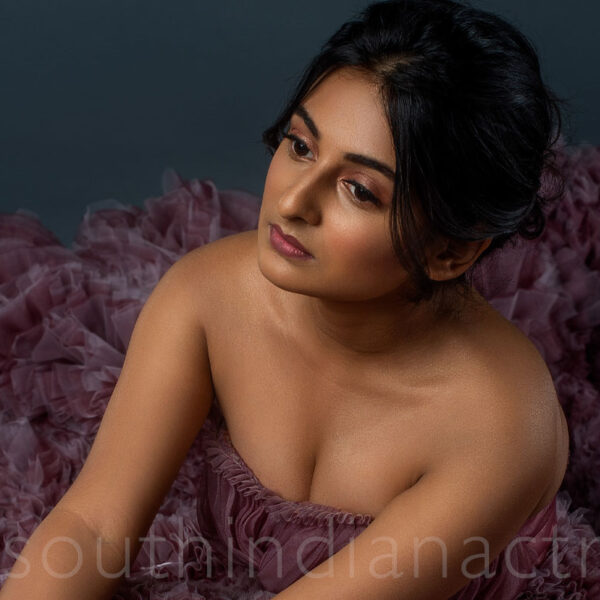 Esther Anil Glamorous Photoshoot Stills South Indian Actress 5113