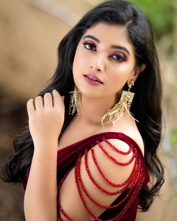 Priyanka Thimmesh in maroon gown photos by Kiran Shivaraj