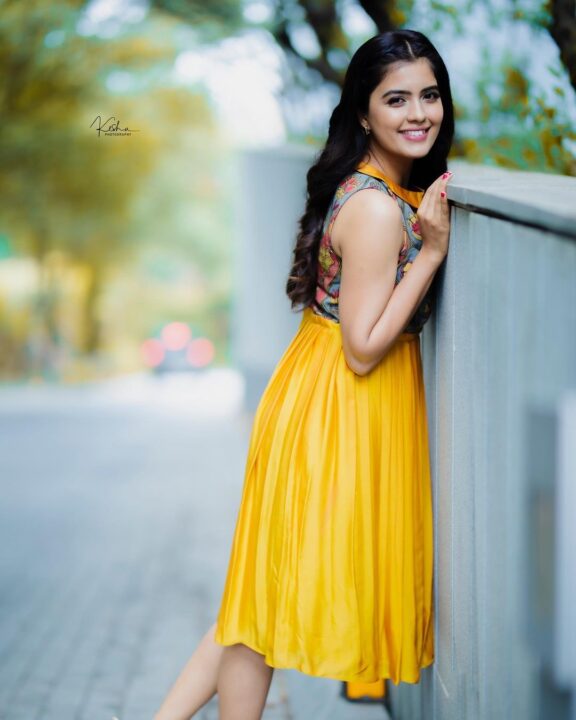 Amritha Aiyer in Peter Pan collar gown photos