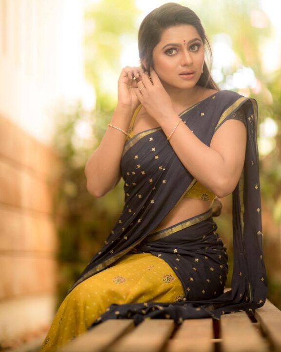 Delna Davis in Megendi Yellow half saree photos