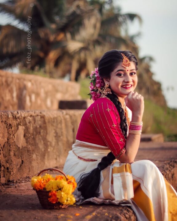 Saniya Babu beautiful stills in Kerala Kasavu Saree