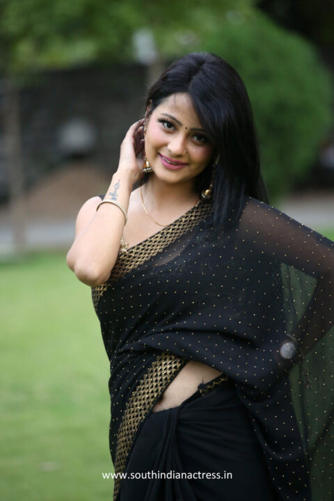 Shubhangi Pant navel photos in black saree