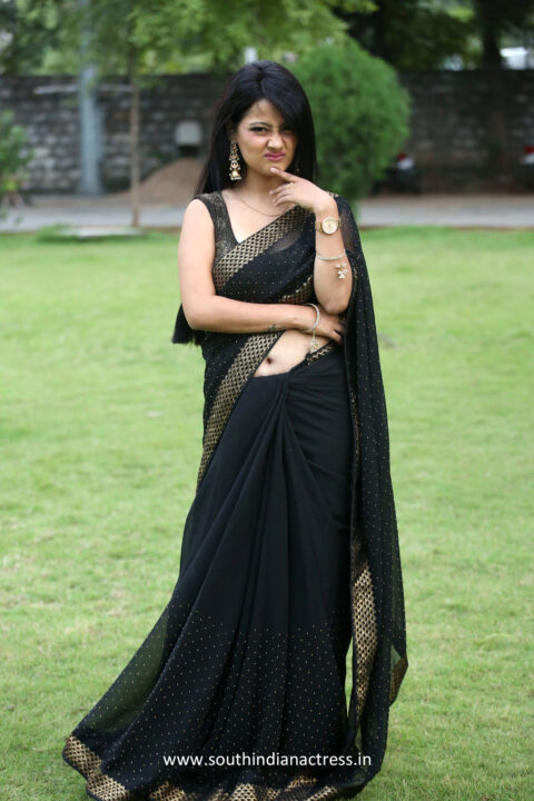 Shubhangi Pant navel pics in black saree